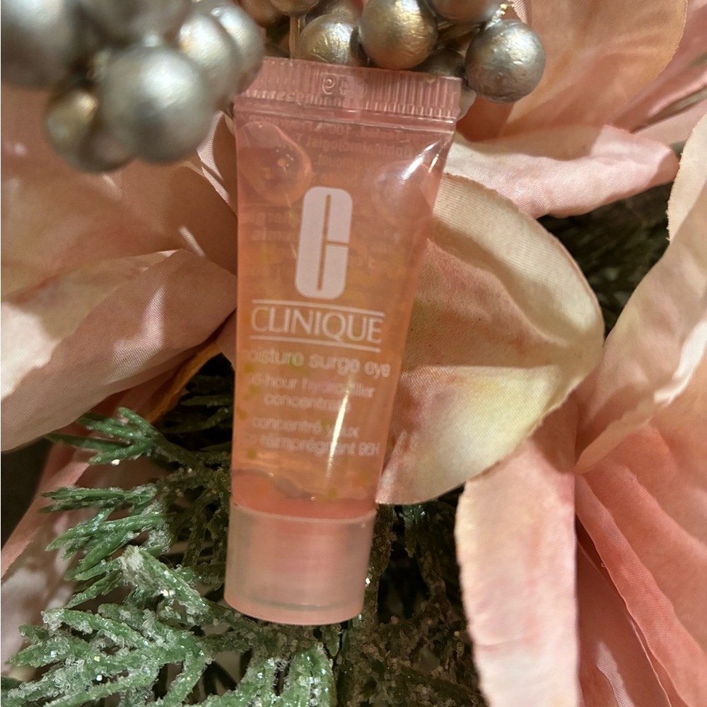 ✨Clinique Moisture Surge Eye 96-Hour Hydro-Filler Concentrate✨